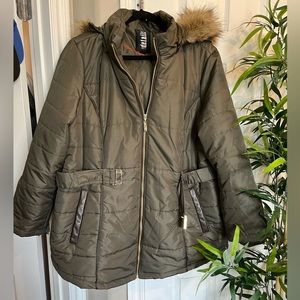 Intl d.e.t.a.i.l.s brand olive green faux fur and leather parka puffer